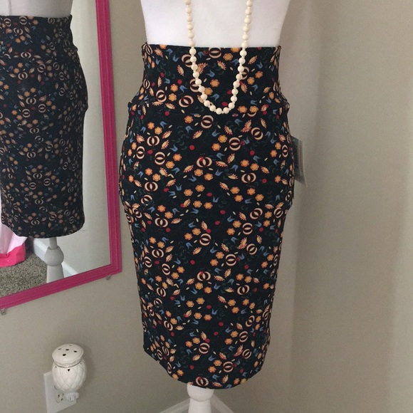 LuLaRoe Dresses & Skirts - Brand New LulaRoe Cassie Skirt